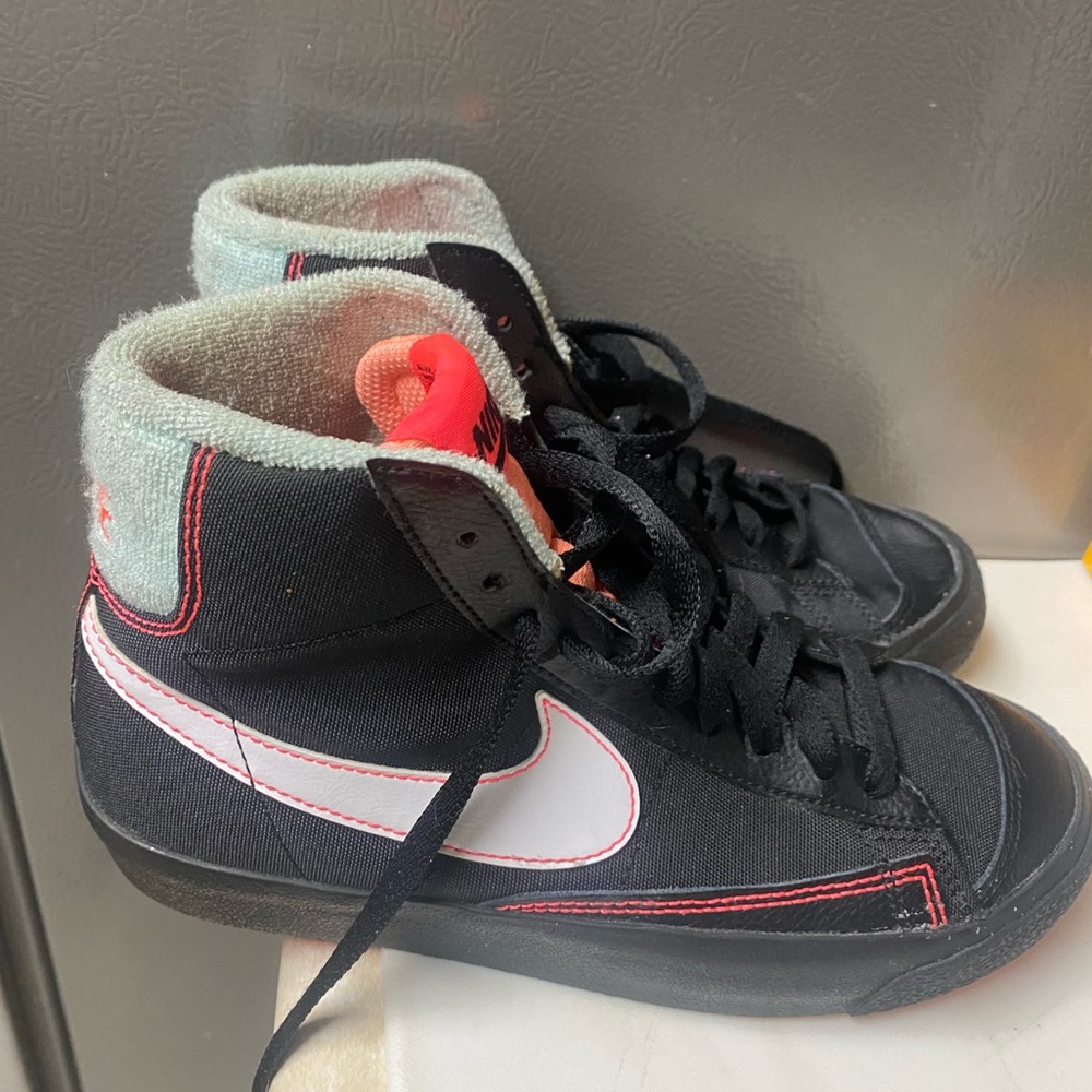 Nike Hi Top 5.5 or 4Y Shoes DD7710-001 Women Suede Athletic Shoes Rare